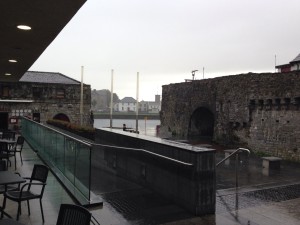 Galway - Spanish Arch neben dem Museum